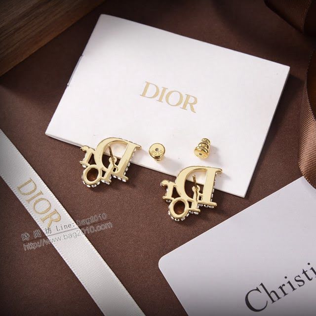 Dior飾品 迪奧經典熱銷款字母金色黃銅材質耳釘耳環  zgd1476